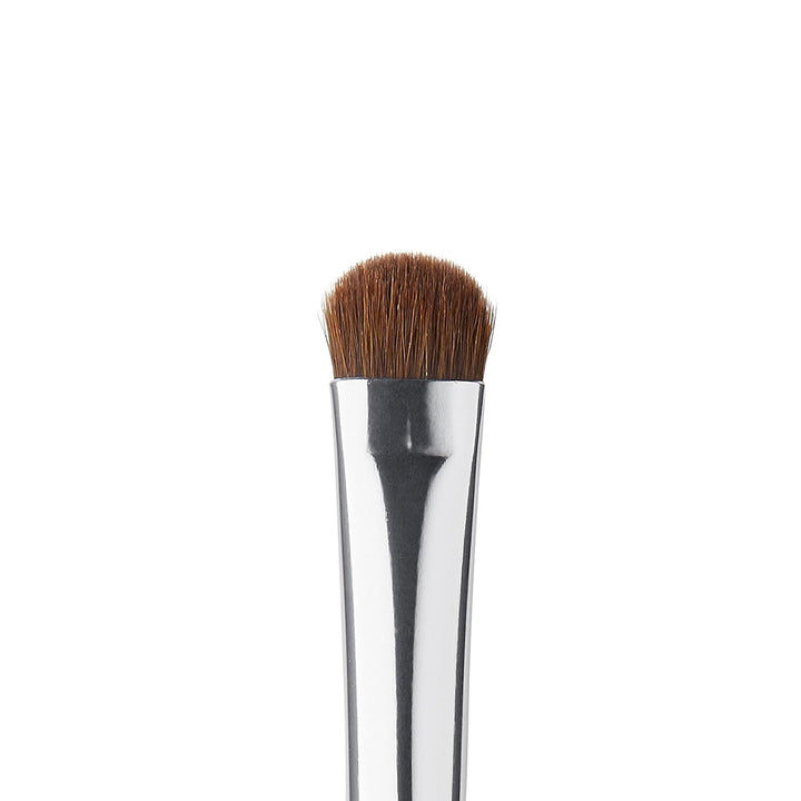 Small Eyeshadow Brush, Makeup Brush for Eye Contouring & Blending, Curved Design, Made with Synthetic Bristles, Vegan & Cruelty-Free