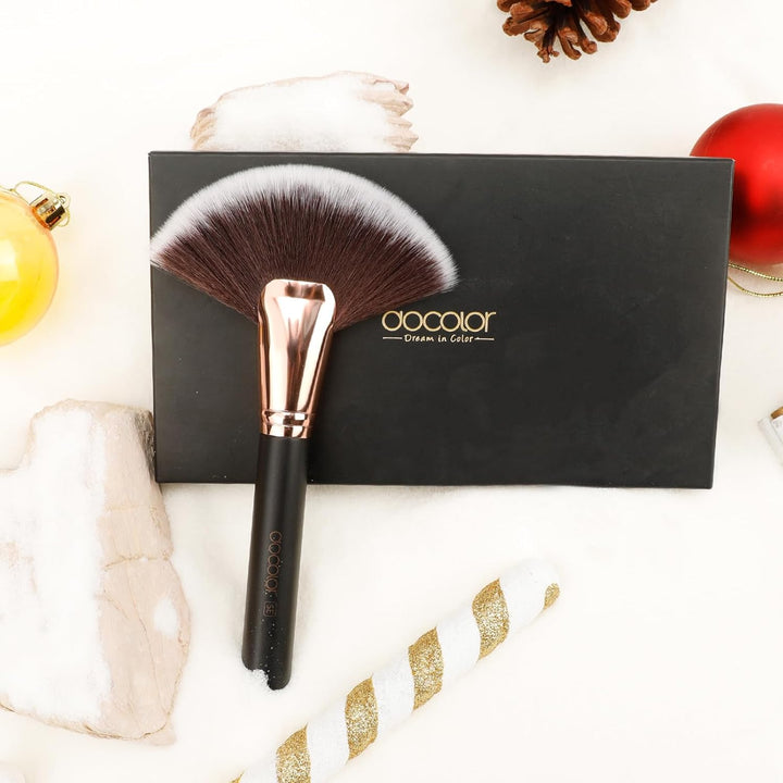 Fan Brush Finishing Powder Brush Multi-Use Brush for Face and Body Professional Highlighting Blush Powder Bronzer Cheekbones Make up Brushes Perfect for Spray Tan Powder Synthetic Hair Soft