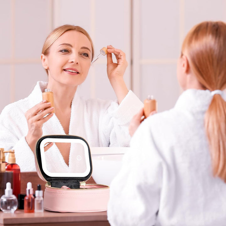 Small Makeup Bag with Led Mirror, Mini Travel Make up Bag 3 Light Modes Adjustable Brightness, for Women Organizer Cosmetic Bag, Portable Travel Train Toiletry Bag, for Pool Parties Work Touch-Ups