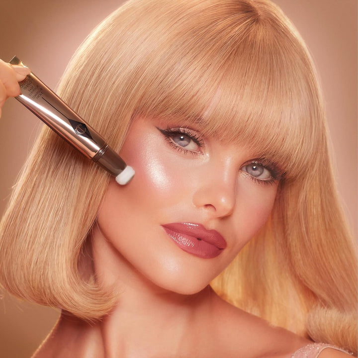 Charlotte Tilbury Hollywood Liquid Contour Wand - Easy-To-Use Contour Stick & Liquid Bronzer for Sculpting & Shaping - Leaves a Natural-Looking Sculpted Finish