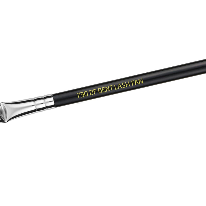 Professional Makeup Brush - Maestro Series 730 Bent Mascara Fan - with Soft Synthetic Fibers, for Applying Mascara (Black, 1Pc)
