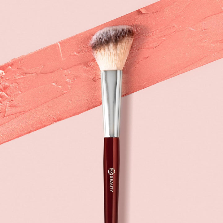 112 SMALL ANGLED FACE BRUSH – Precise Angled Blush Brush for Soft, Natural Blend, Ideal for Blush on Smaller Faces & Highlighting