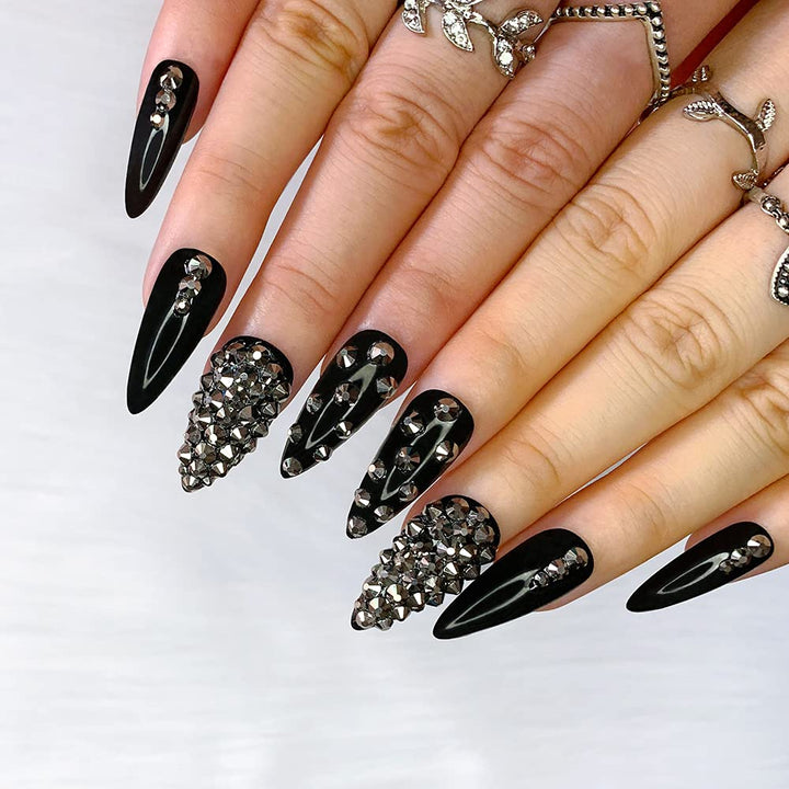 24Pcs Fake Nails Matte Pure Color Medium Long Stiletto Almond Press on Nail False Tips Artificial Finger Manicure for Women (Black)