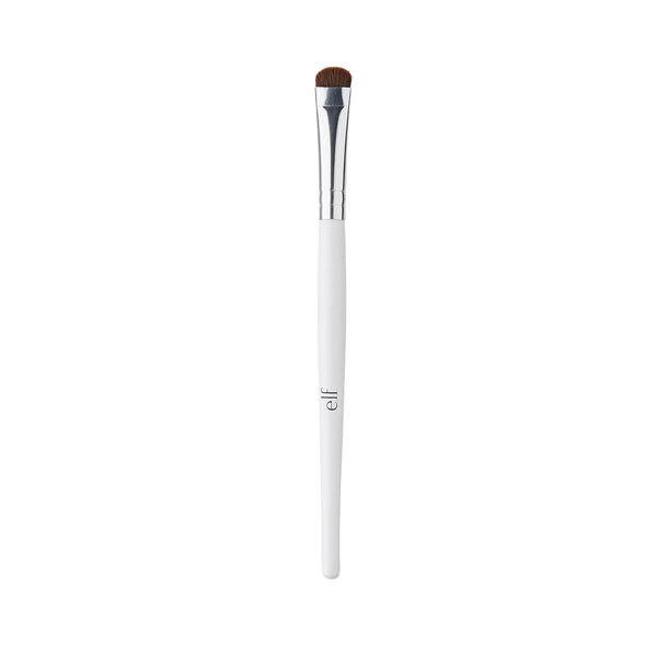 Smudge Brush, Short Curved Brush for Expertly Smoothing Color for a Smoky Look, Perfect for Contouring & Defining Eyes, Vegan & Cruelty-Free